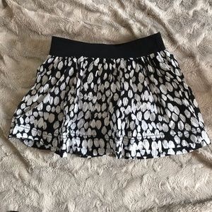 💚 2/22 💚 Guess black and white miniskirt size large y2k original